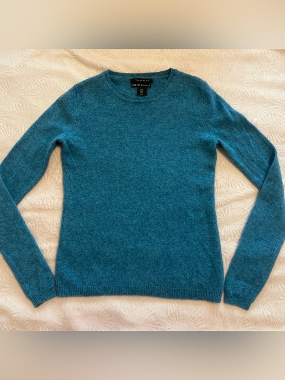Tahari women’s cashmere Teal Crewneck Sweater sz.S GREAT